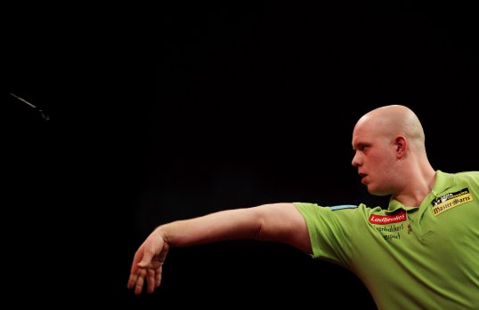 Holland’s Michael van Gerwen has defeated 15-time world champion Phil Taylor 10-5 to reach the quarter-finals of the Grand Slam of Darts in Wolverhampton.