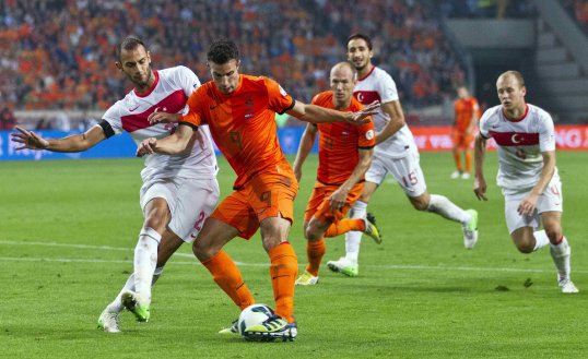 Dutch International and Manchester United striker Robin Van Persie has described former Manchester City striker Mario Balotelli as “a great guy” with all the talent needed for a world class striker.