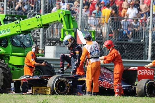 Toro Rosso driver Jean-Eric Vergne has admitted he still has back pain following his accident at the Italian Grand Prix.