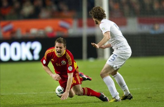 Daley Blind has signed a new contract with Ajax that will keep at the Dutch giants until 2016.