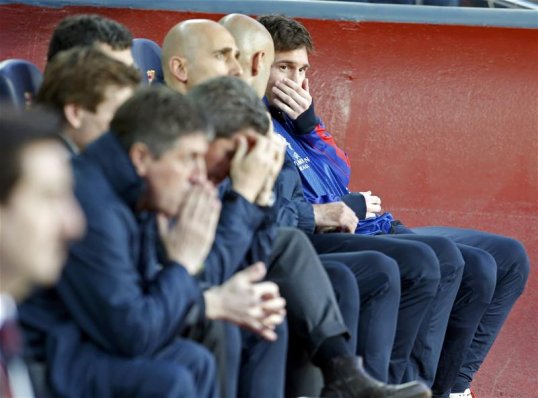 Barcelona coach Tito Vilanova has defended his decision not to play striker Lionel Messi in the Champions League semi-final against Bayern Munich on Wednesday night.