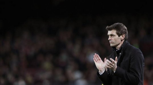Barcelona have confirmed that coach Tito Vilanova will travel with the squad to Paris for their Champions League first-leg tie against Paris Saint-Germain.