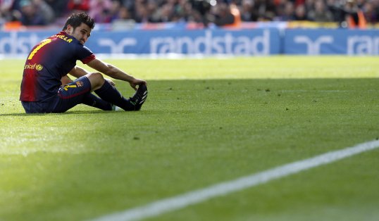 Barcelona striker David Villa has been admitted to hospital due to bout of renal colic.