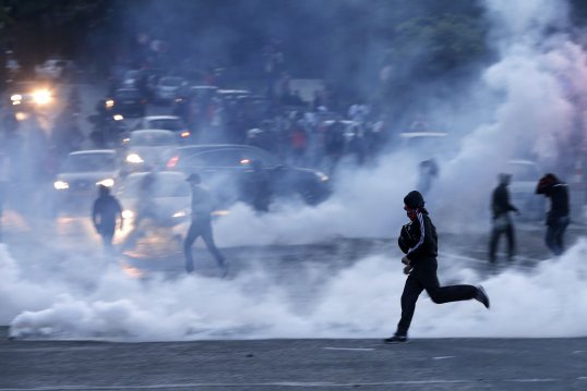 A number of Paris Saint-Germain fans were hospitalised following violence at the club’s Ligue 1 trophy parade.
