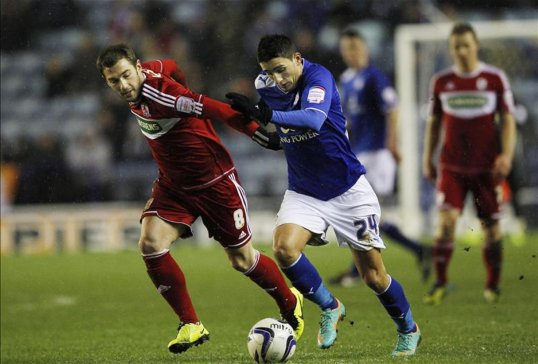 Hibernian have completed the signing of midfielder Kevin Thomson on a short-term contract until the end of the season.