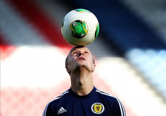 Hibs chairman Rod Petrie has revealed that major efforts were made during the close season to bring striker Leigh Griffiths to Easter Road on a permanent basis.