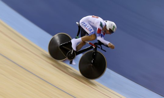 Italian Elia Viviani has won the first stage of a windy Tour of Beijing.