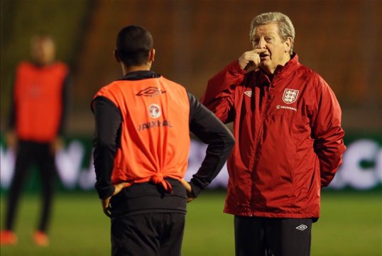 Theo Walcott will miss England's World Cup qualifiers against San Marino and Montenegro after returning home with a groin injury.