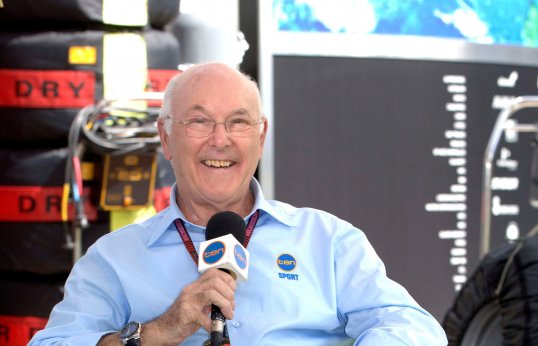 Former Formula 1 commentator Murray Walker believes Sebastian Vettel can out-drive Michael Schumacher in to the history books.