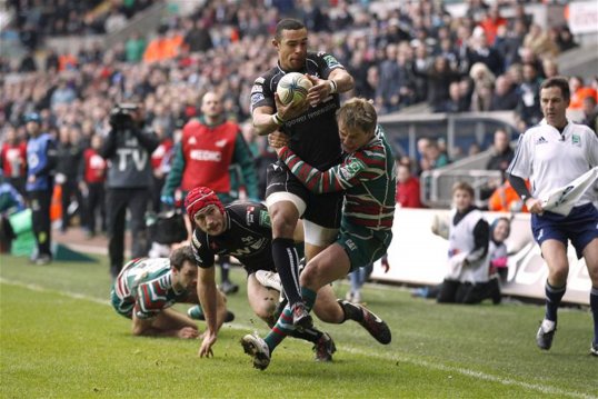 Ospreys winger Eli Walker, a new Wales call up for the Six Nations, has said he wants to emulate his former team-mate Shane Williams.