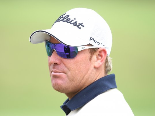 Former Australia spinner Shane Warne has pleaded guilty to driving at 100mph on a Scottish motorway.