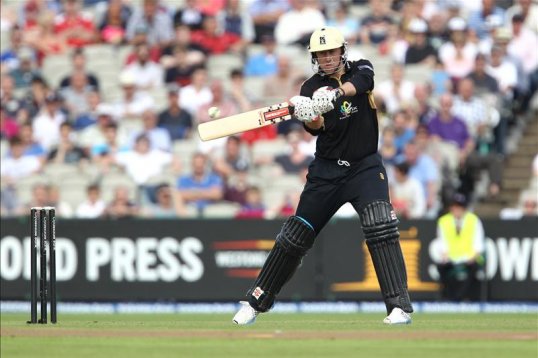 Warwickshire batted out an edgy final day at Taunton to save a draw with Somerset.