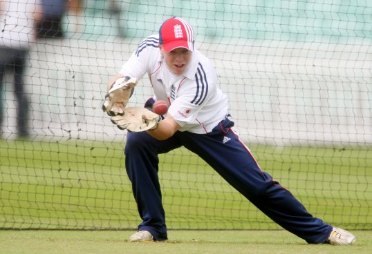 Warwickshire wicketkeeper Tim Ambrose has extended his contract with the County alongside opener Ian Westwood and rising star Ateeq Javid.