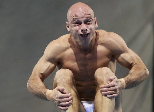 Peter Waterfield, the synchronised diving partner to Tom Daley, has said he wants British Swimming to end its public criticism of the diver.