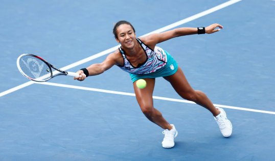 British number two Heather Watson advanced to the semi-finals of the Japan Open in Osaka beating Pauline Parmentier in straight sets.