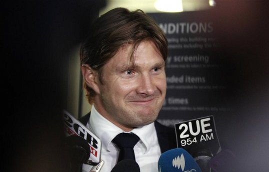 Australia's opening batsman Shane Watson has ended his exile from the squad with the vice-captain saying he is intent on helping the side return to the top of the world rankings.