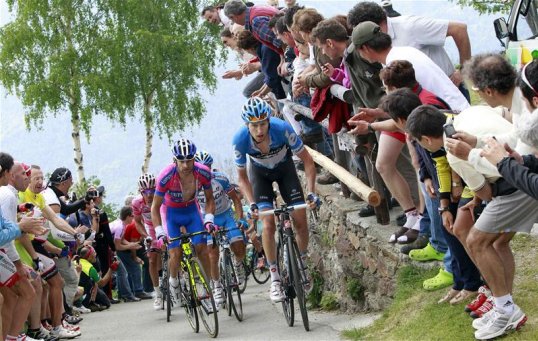 Vacansoleil cyclist Willem Wauters picked up nine points in the King of the Mountains after a sprint finish to the summit of San Mauro Cilento in the Giro d’Italia