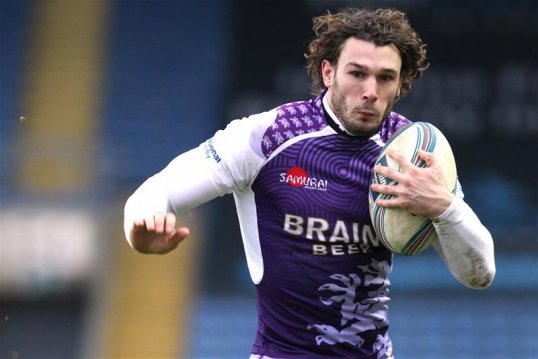 Sale Sharks for have signed London Welsh full back Tom Arscott for the 2013-14 season.