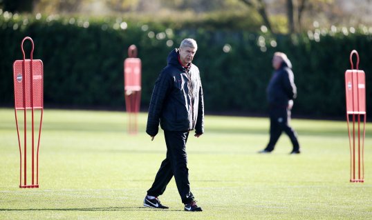 Arsenal manager Arsène Wenger has joined in the shower of praise pouring on Lionel Messi for scoring the highest number of goals ever in a calendar year.