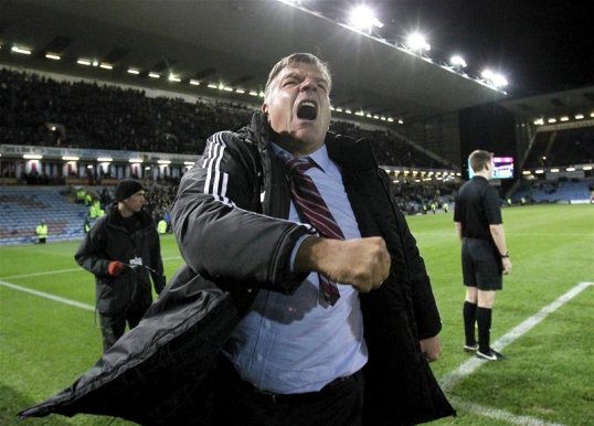 West Ham United manager Sam Allardyce has the backing of former striker Tony Cottee who said he picked up the pieces from “Avram Grant’s abysmal reign”.