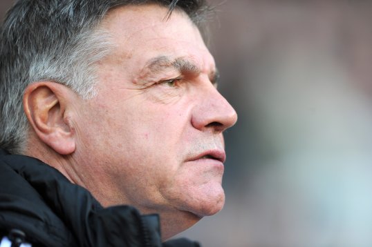West Ham United will begin their clash with Norwich City on Saturday without a recognised striker.