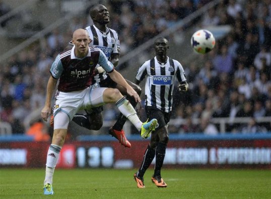 West Ham United's injury woes have eased with the news that defender James Collins will be fit for the London derby against Chelsea this weekend.