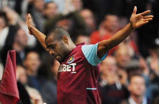West Ham United's striker Ricardo Vaz Te is set for a 12-week lay-off after dislocating his shoulder in the weekend clash with Swansea City.