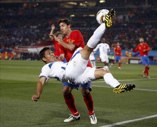 Wigan Athletic have completed the deal to sign Honduran international Roger Espinoza.