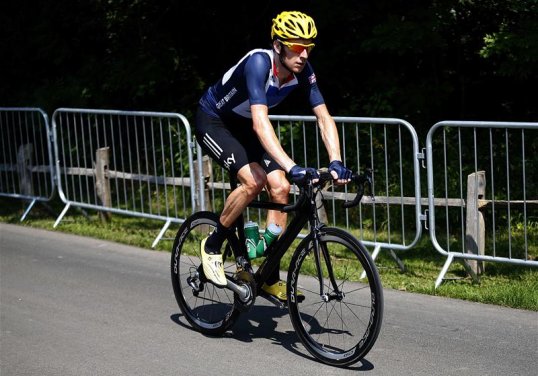Sir Bradley Wiggins’ hopes of winning the Giro d’Italia appear to be over after he finished over three minutes behind his general classification rivals in stage 12 Grand Tour.