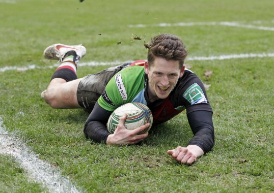 Harlequins winger Tom Williams has agreed a two-year contract extension with the reigning Premiership champions.