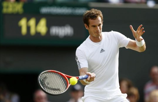 Andy Murray has reached the third round of Wimbledon after cruising to victory against Yen-Hsun Lu.