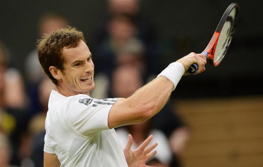 World number two Andy Murray has won the second set against Tommy Robredo in round three of Wimbledon.