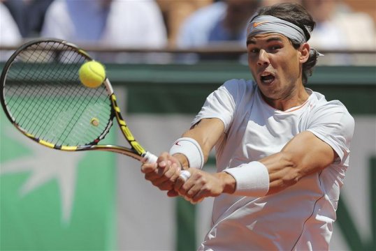 World number four Rafael Nadal has pulled out of a Wimbledon warm-up tournament in Halle, Germany.