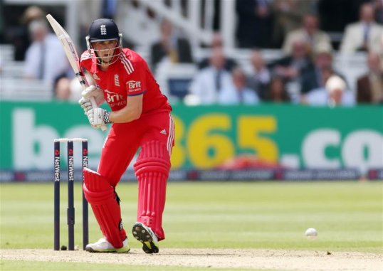 England all-rounder Chris Woakes has praised head coach Ashley Giles for the way he has taken charge of the limited overs team ahead their opening Champions Trophy match on Saturday.