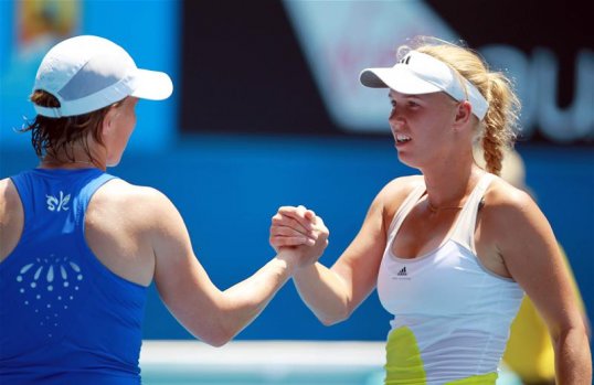 Former world number one Caroline Wozniacki has been dumped out of the Australian Open by Svetlana Kuznetsova.