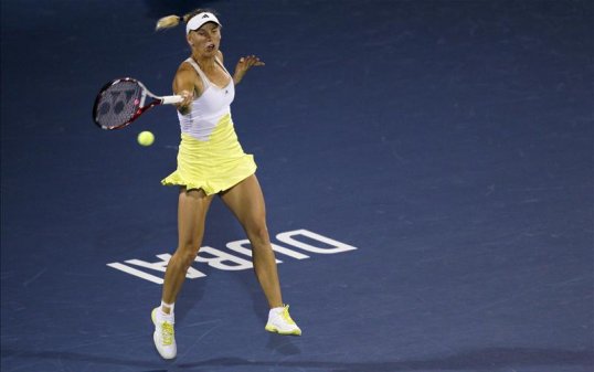 Caroline Wozniacki breezed through to the second round of the WTA Dubai after destroying Czech Lucie Šafářová.