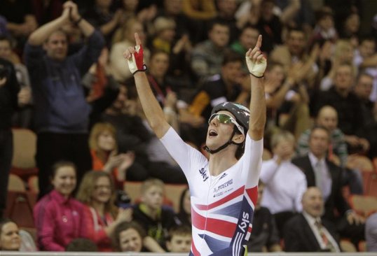 Great Britain’s Simon Yates has won cycling gold in the men’s points race at the Track World Championships in Belarus.