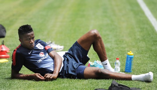 England Under-21 winger Wilfried Zaha has failed to overcome an ankle injury and has been named on the bench for the European Championship opener against Italy U21s.