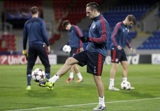 Bayern Munich winger Franck Ribery has revealed Real Madrid’s assistant coach Zinedine Zidane tried in vain to lure him to the Santiago Bernabeu.